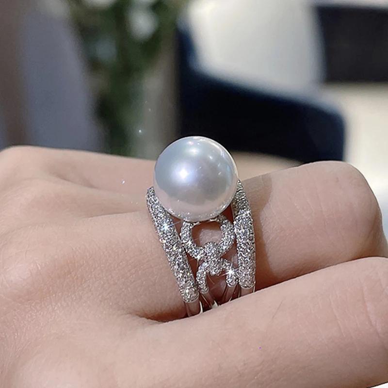 Huitan Anillo de Perla Sintética de Lujo para Mujer Incrustado con Circonita Cúbica Brillante Encantadores Accesorios de Boda Compromiso Joyería