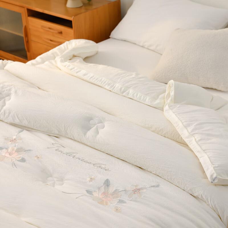 Qisefang Washed Cotton Embroidered Soybean Winter Quilt