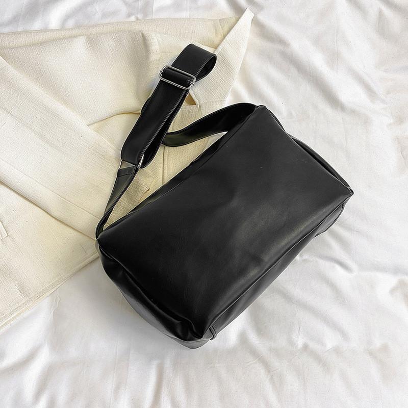 Trendy Large Capacity Fashionable Shoulder Bag For Women In Stylish Solid Colors