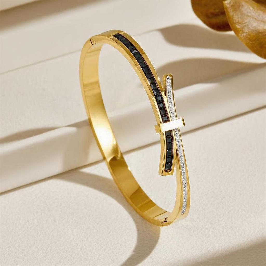 Geometric Micro-Inlaid Full Circle Titanium Steel Bracelet for Women
