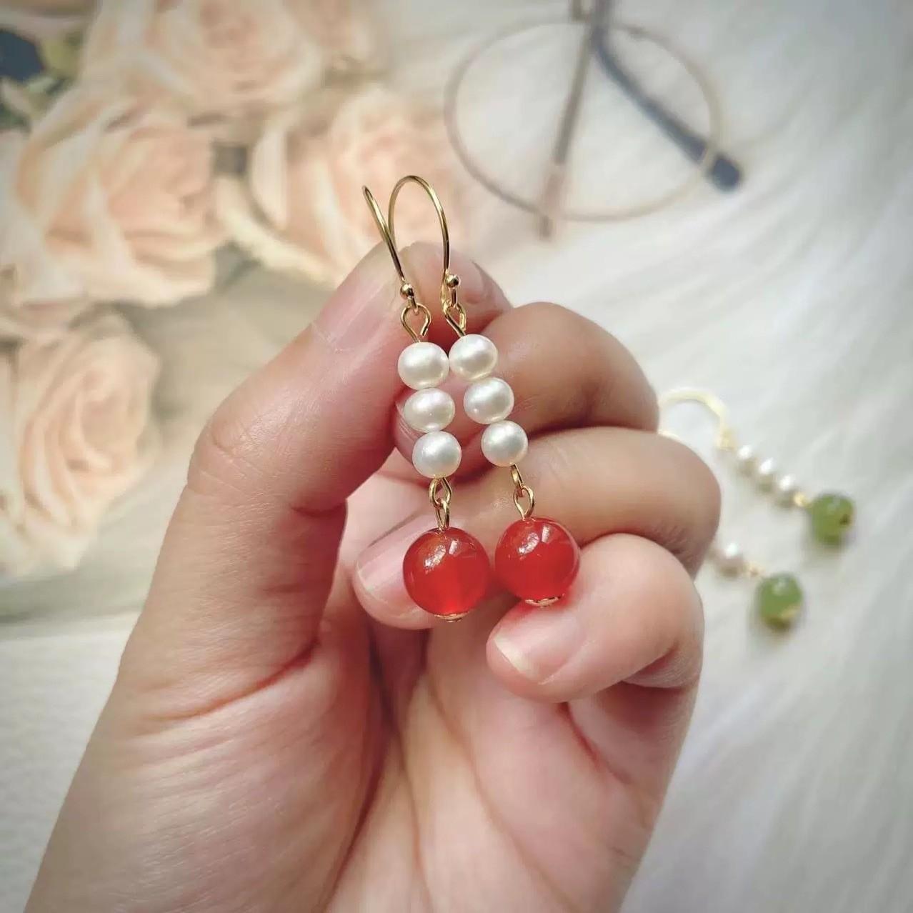 

Exquisite handmade Hetian jade natural pearl earrings agate gold-plated ear hooks to modify the face shape niche design with Hanfu 14k gold filled natural freshwater pearls