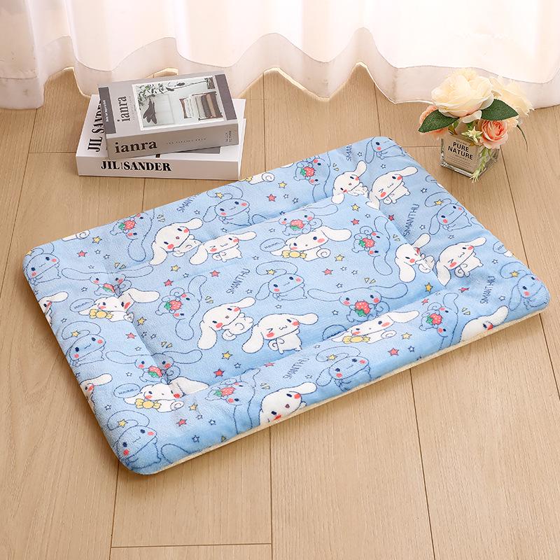 Cozy Pet Mat: Thick Warm Blanket & Bed for Dogs & Cats - Perfect for Winter, Autumn - Available In Small, Medium & Large Sizes
