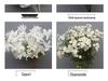 Weiße Blumendekoration für Hochzeiten Künstliche Straußornamente und Bogen-Requisiten