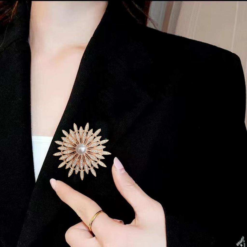 Luxury Full Diamond Camellia Brooch Women'S High-End Brooch Anti-Light Collar Pin Temperament Suit Pin Accessories