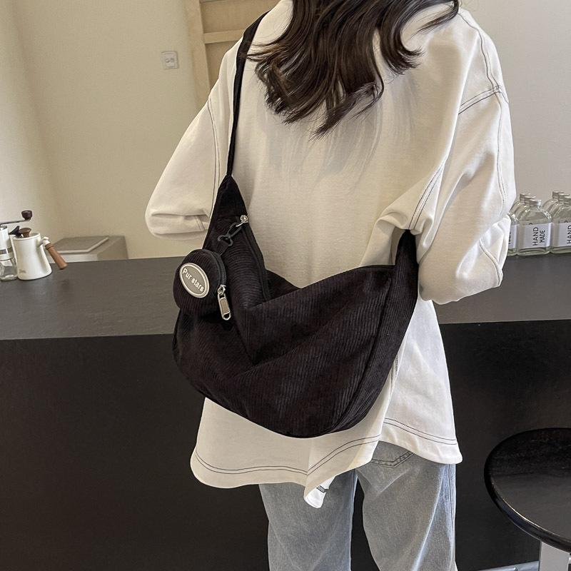 Corduroy bag women's large capacity 2025 new casual and lightweight messenger cloth bag versatile single shoulder commuter dumpling bag
