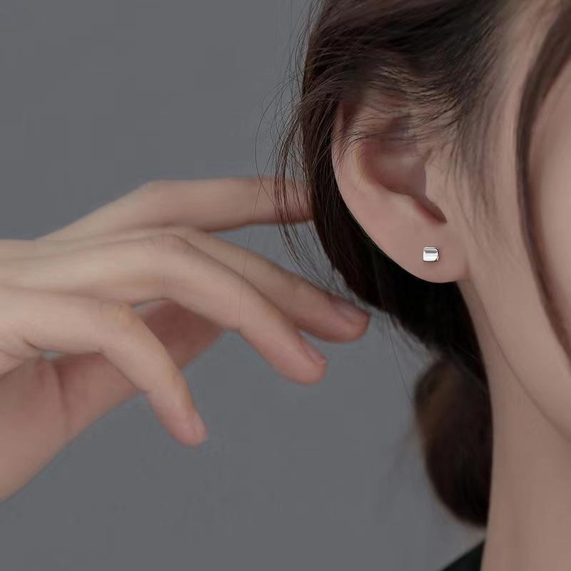 Женские Минималистичные Изысканные Нишевые Квадратные Серьги 1 pair