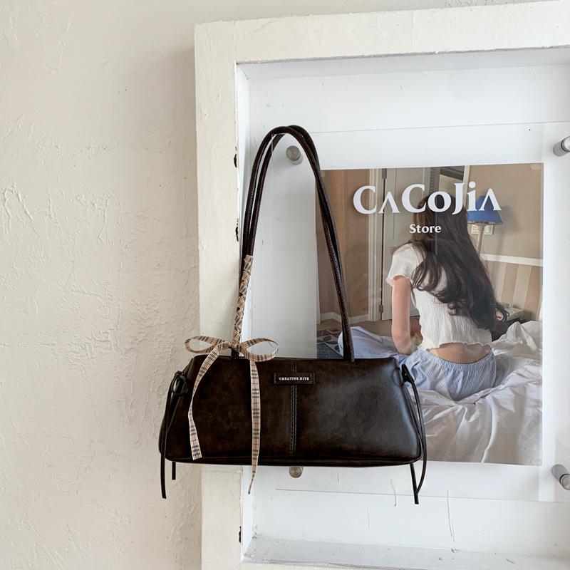 

Simple retro niche armpit bag women s 2026 new autumn fashion portable commuter bag simple large-capacity bag