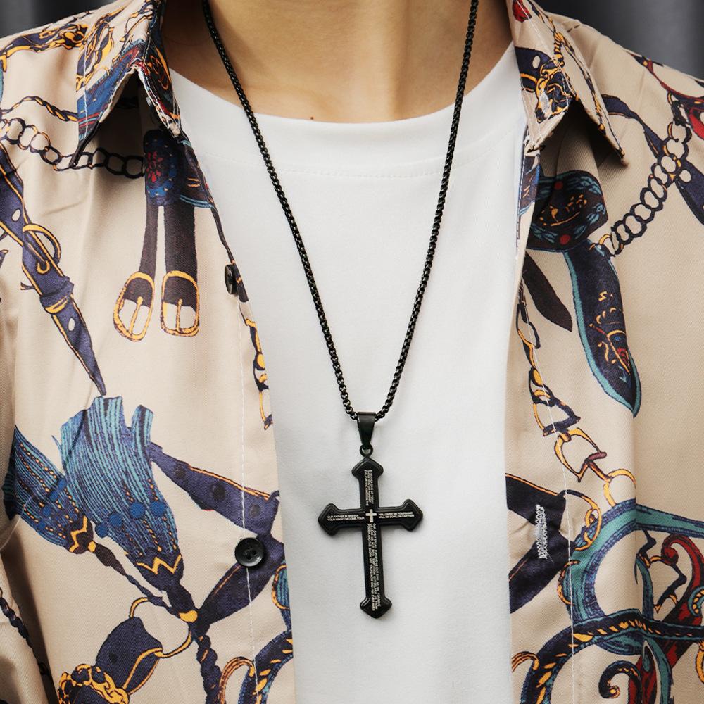 Jóias Personalidade Trendy Punk Aço Inoxidável Multi-camadas Multi-cor Cruz Texto Pingente Colar