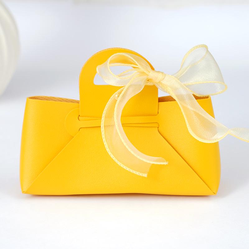 

Customizable Leather Wedding Candy Gift Box with Ceremony Packaging 14 x 17.5 cm жовтий