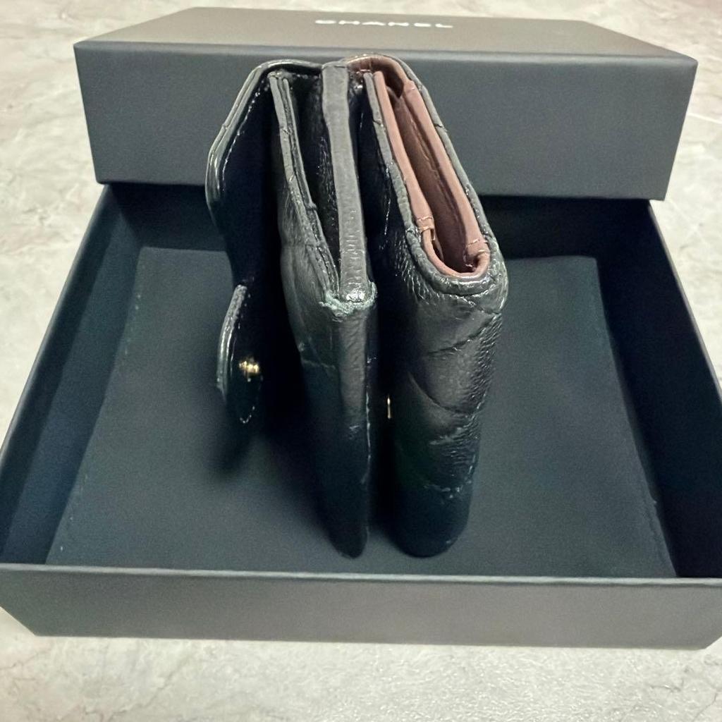 Used Gold Hardware, Caviar Skin, CHANEL, Black, Tri-fold Wallet, Used by a Woman