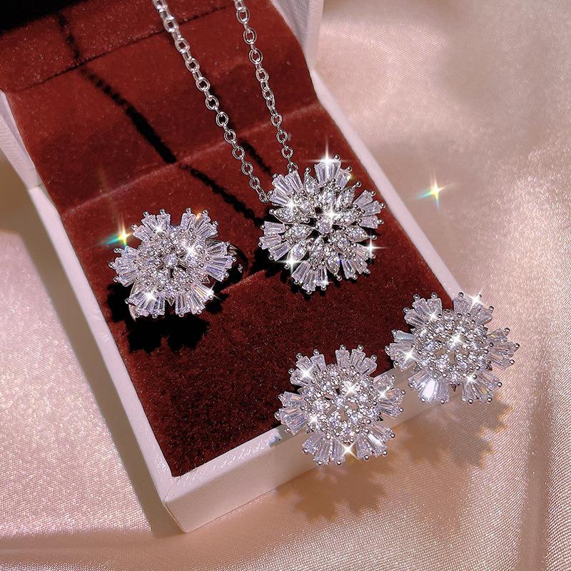

New Style Silver Women s Jewelry Set AAAA Zircon Flower Shape Shiny Earrings Necklace Ring Bridal Set