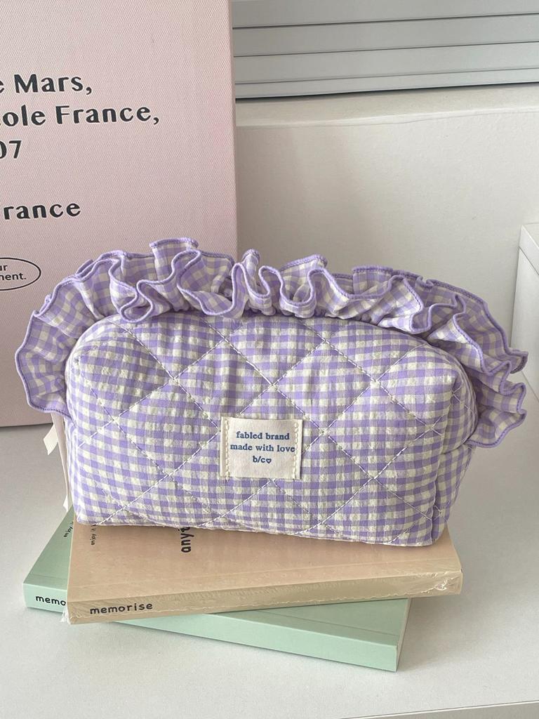 Portable Makeup Bag with Large Capacity, Eyebrow Pencil Storage Bag, Berry-colored Lace Cosmetic Bag, High Aesthetic Value for T