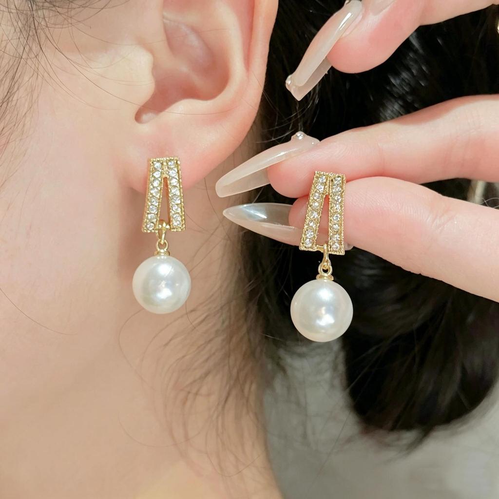Elegantné magnetické diamantové spony do uší, ideálne pre neprepichnuté uši. Japonsko-kórejský módny doplnok pre špičkový vzhľad celebrít.