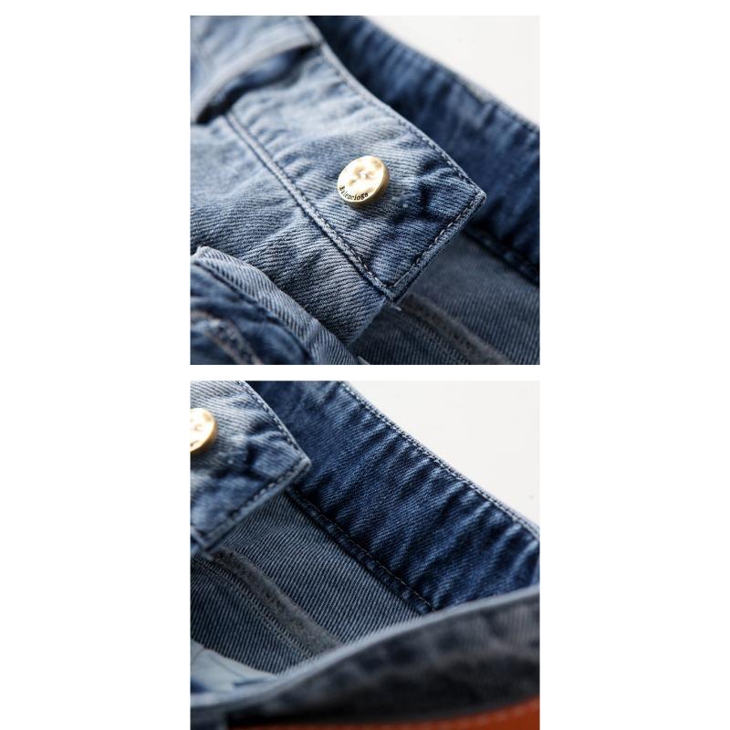 Světle modrá džínová sukně s patchworkovým lemem z bavlny a vlny, s plisováním a přezkou s hřebíčky, s vysokým pasem, midi sukně