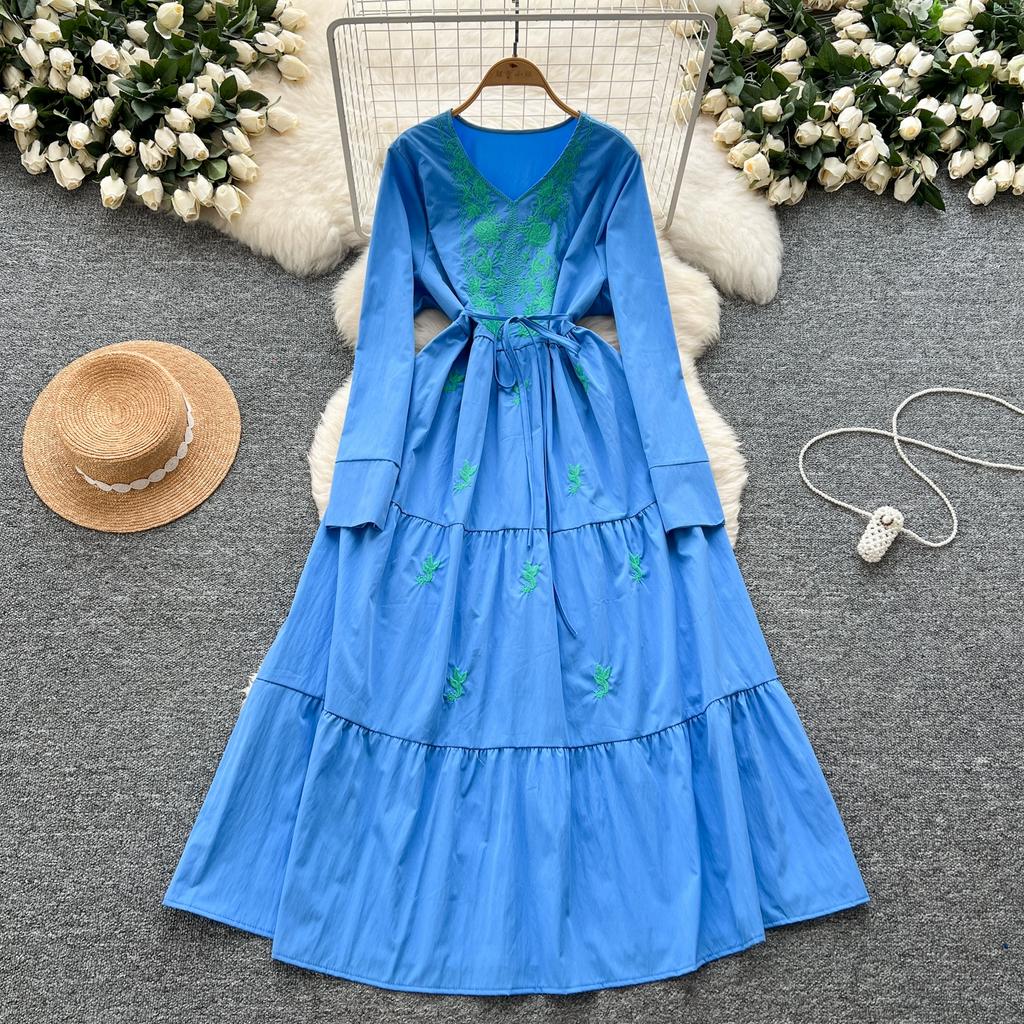 Vintage Western Style Embroidered V-neck Strap Up Waist Long Sleeve Dress for Women French Elegant Grand Swing Long Dress