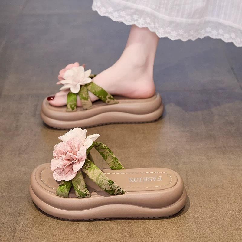 Internet celebrity platform fairy slippers women's summer 2025 new outer wear non-slip seaside flowers holiday beach shoes
