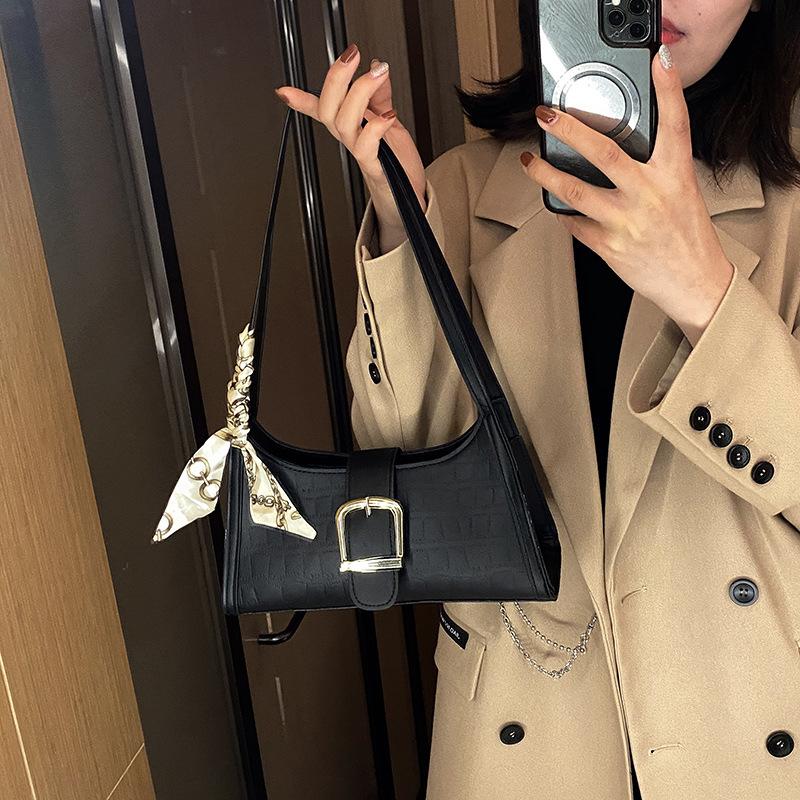 Temperament Retro Women's Bag 2025 Winter Simple Shoulder Armpit Bag Casual Silk Scarf Portable Small Square Bag