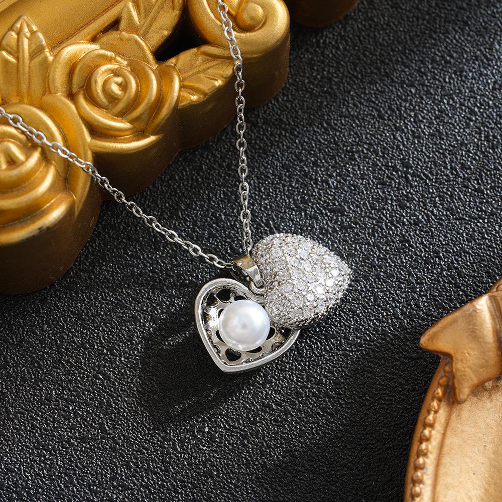 Titanium Steel Heart-Shaped Pearl Shell Necklace – Elegant, Versatile Clavicle Chain for Women