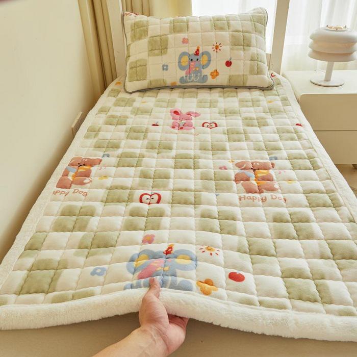 Luxurious Milk Velvet Folding Tatami Mattress Pad for Dorms and Homes