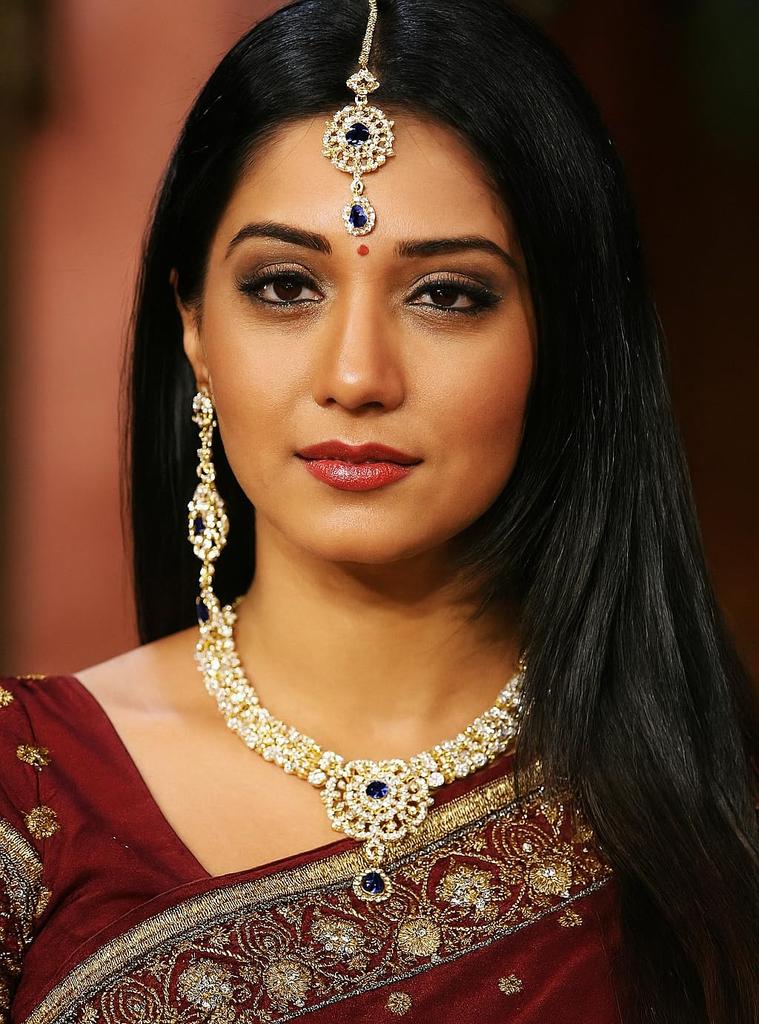 Touchstone Women's Indian Jewelry Set, Gold Wedding Tikka Necklace Set, Guest Costume, Fancy Bridal Jewelry, Rhinestone, Crystal, Elegant Formal Prom