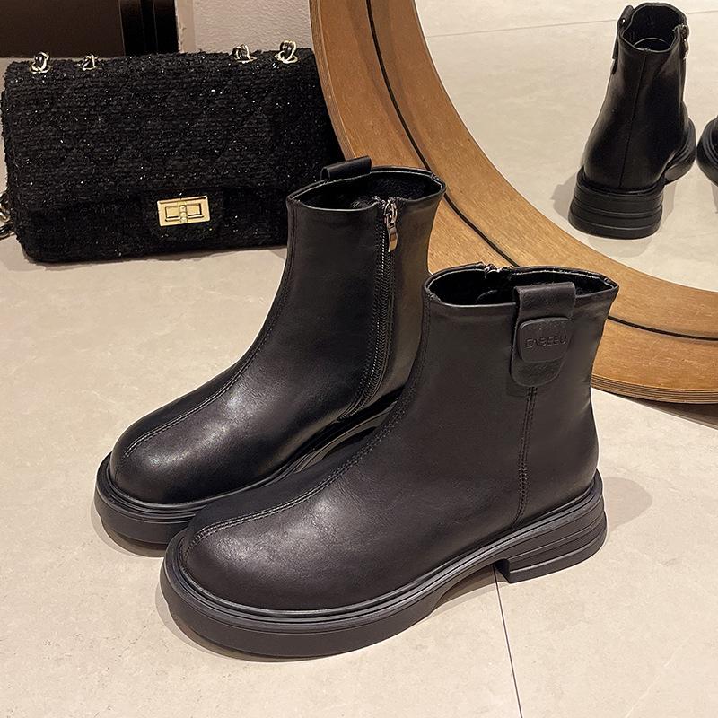 Ботинки Martin женские в британском стиле 2024 года зимние ботинки на толстой подошве короткие ботинки с мягкой подошвой тонкие ботинки с открытой стопой стиль локомотив 40 чёрный 7070₽