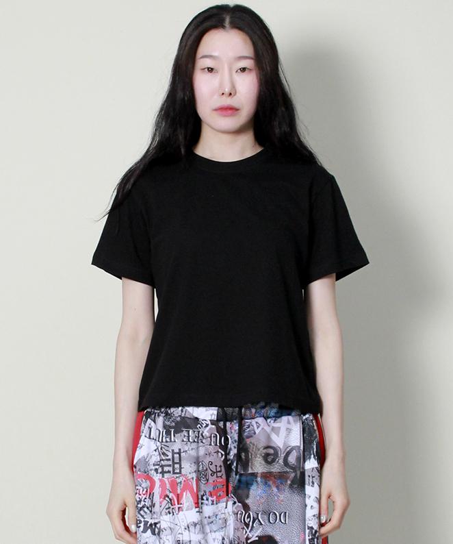 Deumakeu Plain Semi-Crop Short Sleeve T-Shirt Black