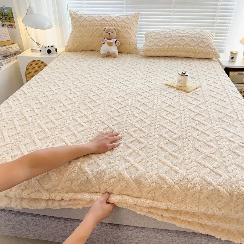 Flannel Sheets Fashion Solid Color Jacquard Comfortable Soft Elastic Bedspread Coral Fleece Fluffy Fitted Bed Sheets for Bed