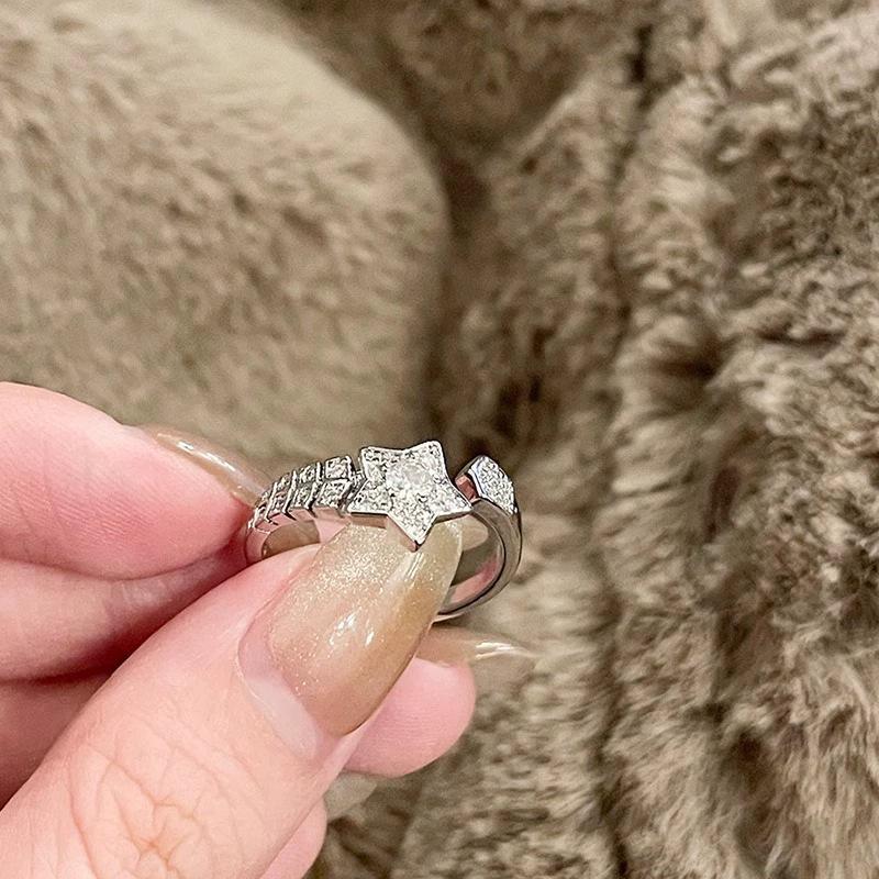 Heiß verkaufter Retro-Schlichter Ring mit Nischendesign, hochwertiger, leichter Luxus, vielseitiger offener Ring-Schmuck