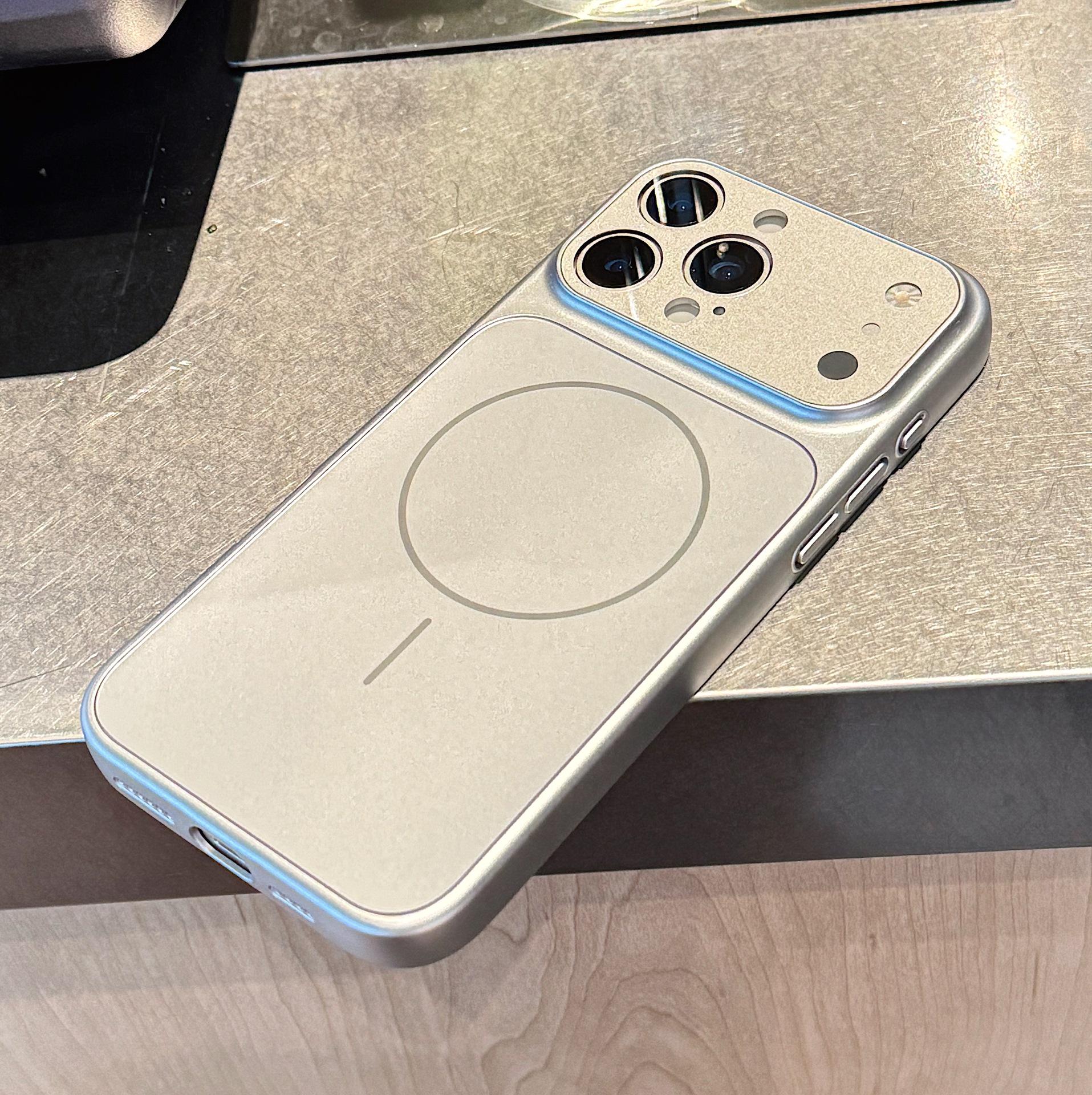 

Помаранчевий матовий магнітний чохол для телефону Apple 17 Pro із захистом об єктива, захищений від падінь та з витонченим магнітним дизайном, сумісний з моделями 14, 15, 16. 14 Pro Max