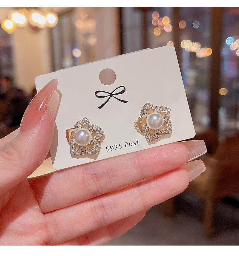 Exquisite diamond studded rose earrings with a luxurious and socialite style design, featuring pearl earrings and earrings
