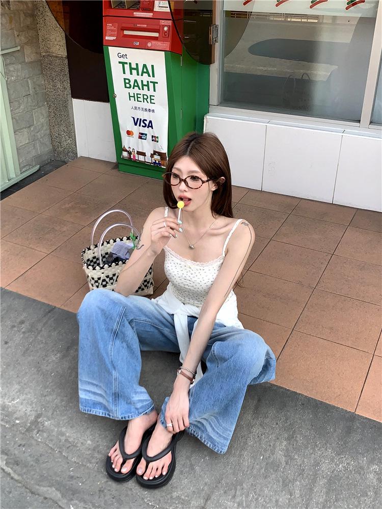 Sladké a pikantní květinové tílko: Zeštíhlující tílko s hrudní vložkou a krásným designem zad pro ženy