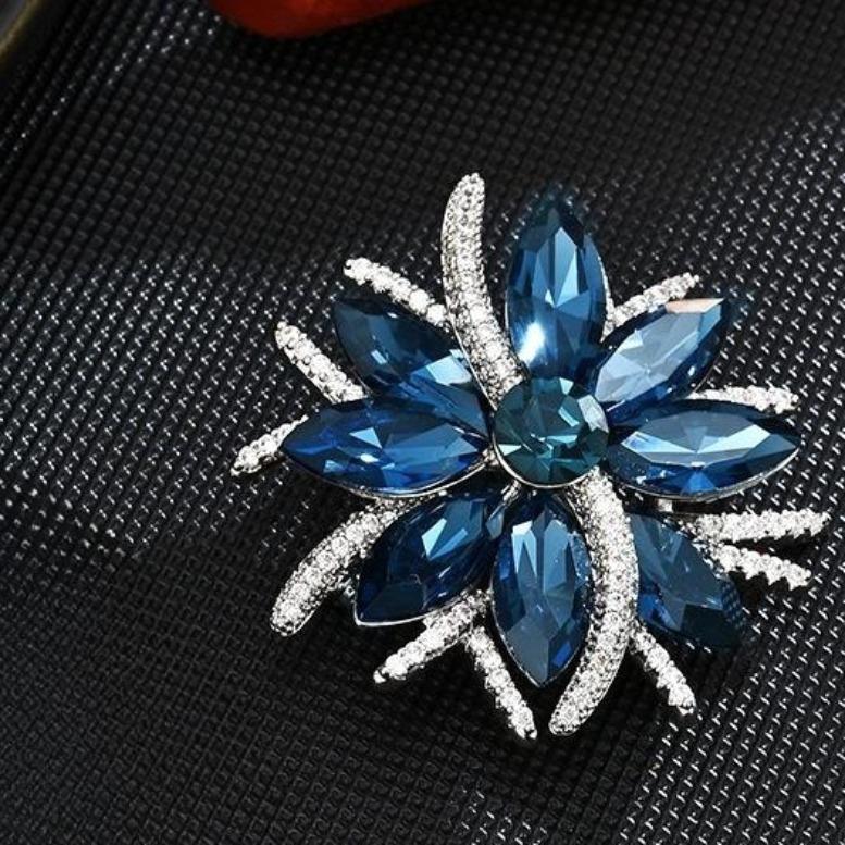 

New Autumn And Winter Light Luxury High-End Austrian Crystal Wreath Brooch Retro Niche Pin Luxury Temperament Brooch синий