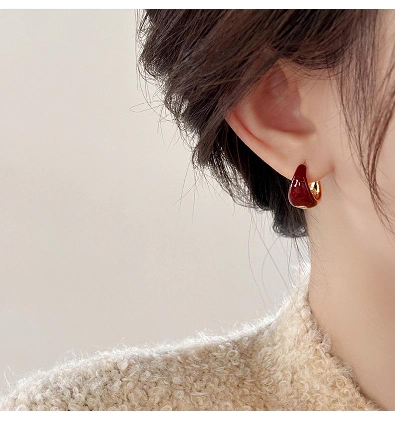 Retro red ear buckle earrings