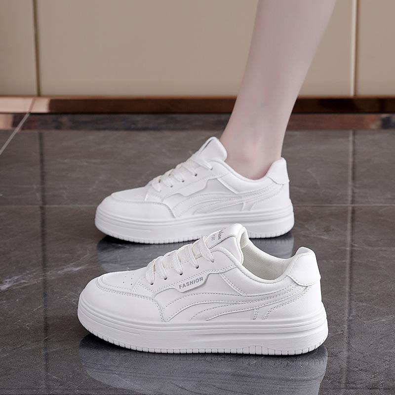 White shoes 2026 autumn new versatile casual women's flat bottomed small leather surface board shoes