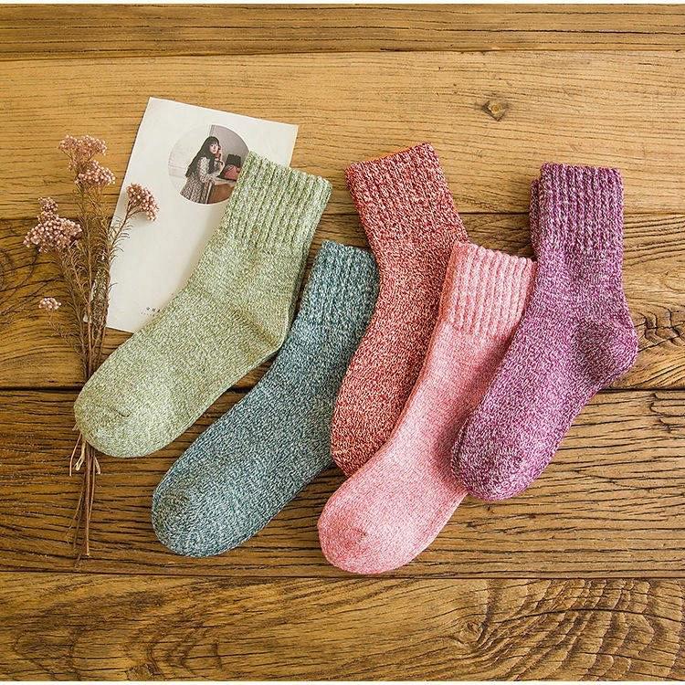Women's Mid-Calf Reindeer Jacquard Wool Socks - Soft & Comfortable for Autumn and Winter