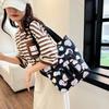 Small Fresh And Fashionable Shoulder Bag, Female High-Value Student Make-Up Bag, Large-Capacity Casual Versatile Messenger Canvas Bag