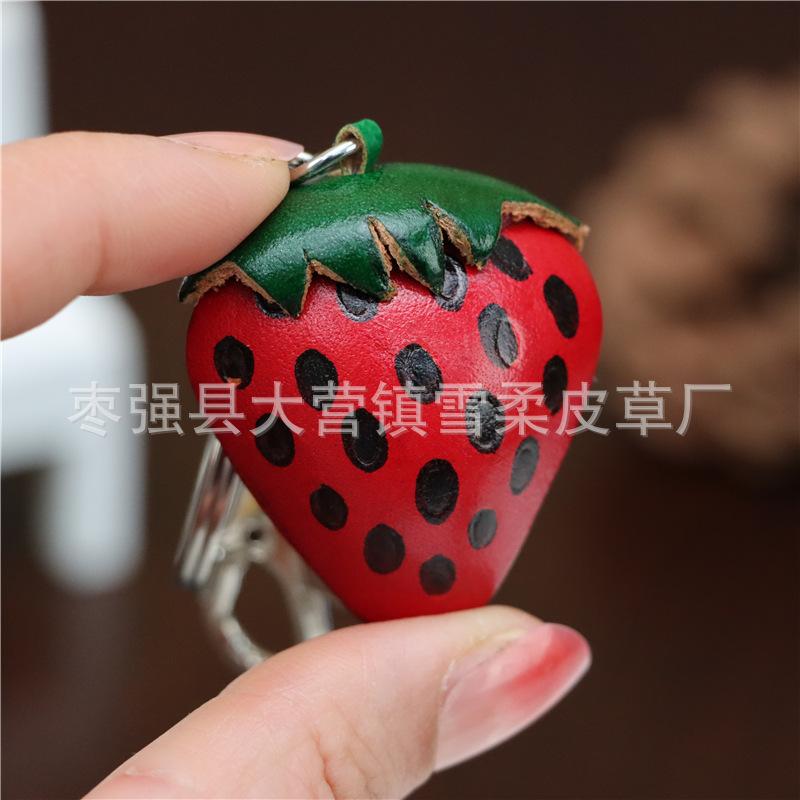 First Layer Cowhide Creative Small Strawberry Car Keychain Bag Pendant Mini Cute Fruit Cowhide Bag Accessories красный