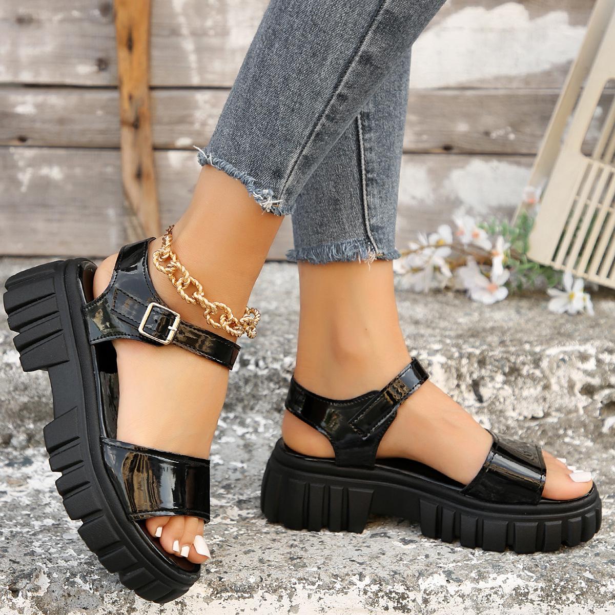 

2025 летние однотонные сандалии большого размера с круглым носком, пряжкой в одно слово, каффин-ботфортами в повседневном стиле, на толстой подошве 43