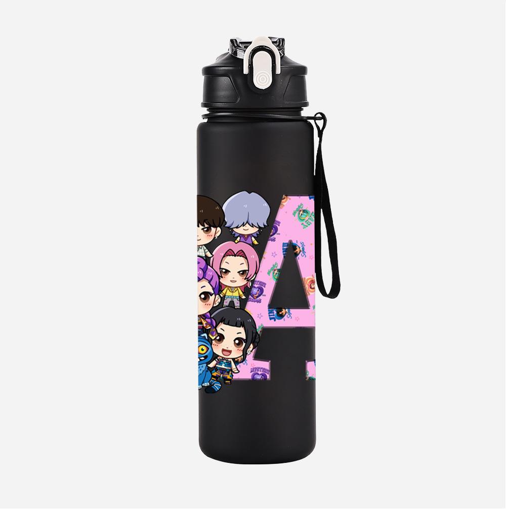 Borraccia da 750 ml 26 Lettere Inglesi K-Pop Demon Hunters Stampato Tazza da Bere di Grande Capacità Portatile per Sport all'Aperto Tazza da Acqua Regalo per Bambini