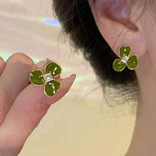 Koreanischer Stil Nicht-Piercing Ohrclip mit langem Quaste, Perlmutt Schmetterlings Design für Damen - High-End, Coole Mode.