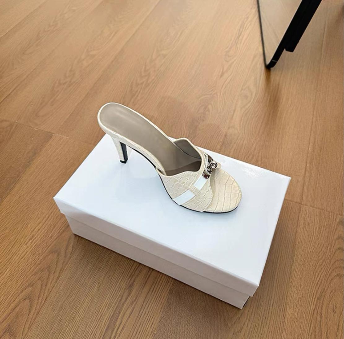 

Тапочки на высоком каблуке с металлической пряжкой 2025 года, новая универсальная верхняя одежда на осень и зиму, классные тапочки черного цвета на высоком каблуке 40 абрикосовый