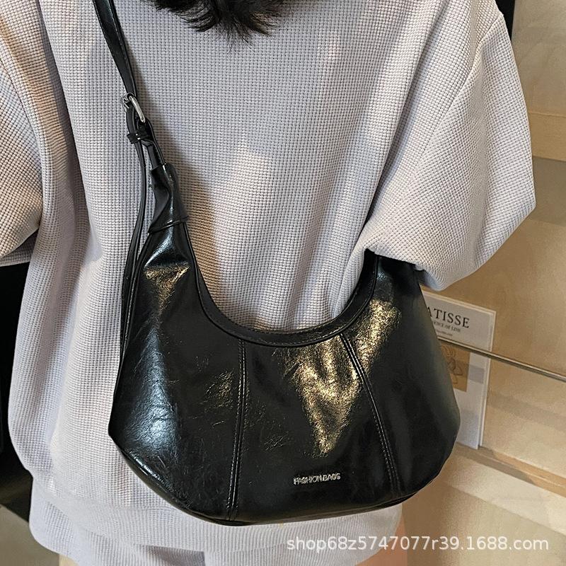 Retro frosted large bag bag women's 2025 new fashion underarm croissant bag fashionable large capacity shoulder bag crossbody bag