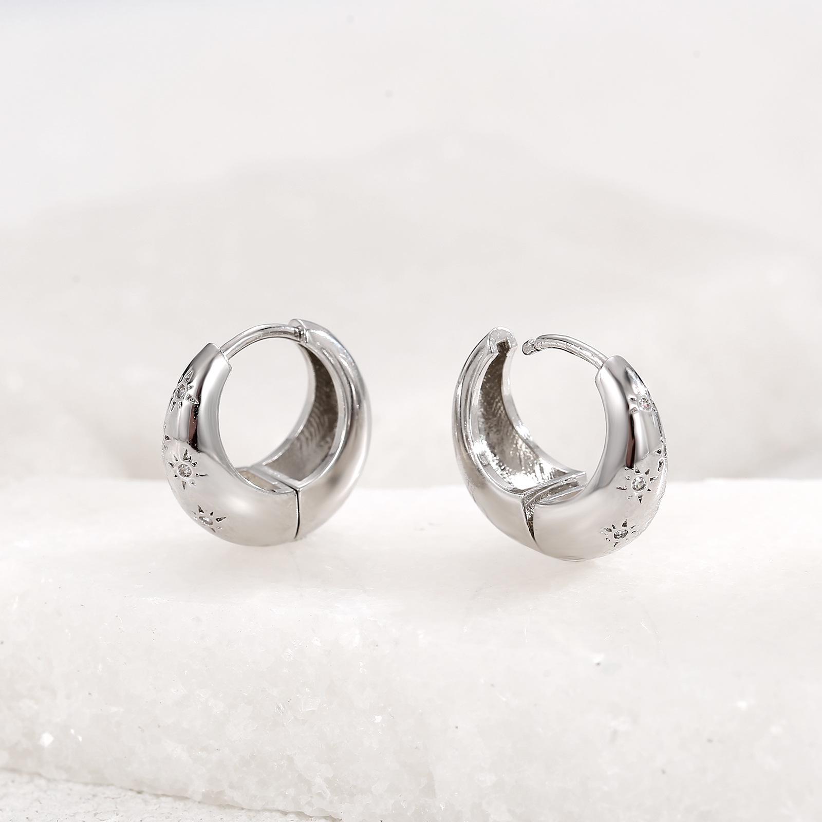 

Элегантные французские ретро циркониевые каффы: Универсальные металлические серьги для женщин серебряный