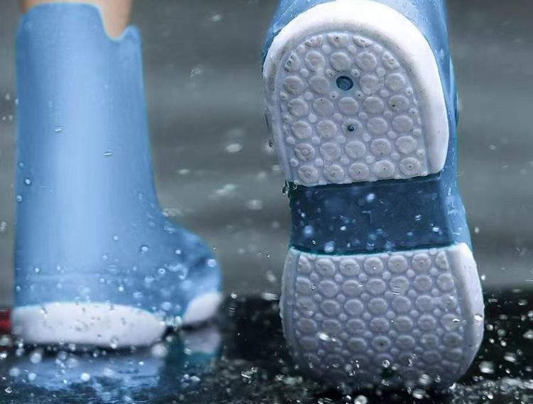 Waterproof Non-Slip Silicone Shoe Covers for Men & Women - Durable and Thickened for Outdoor Rainy Days