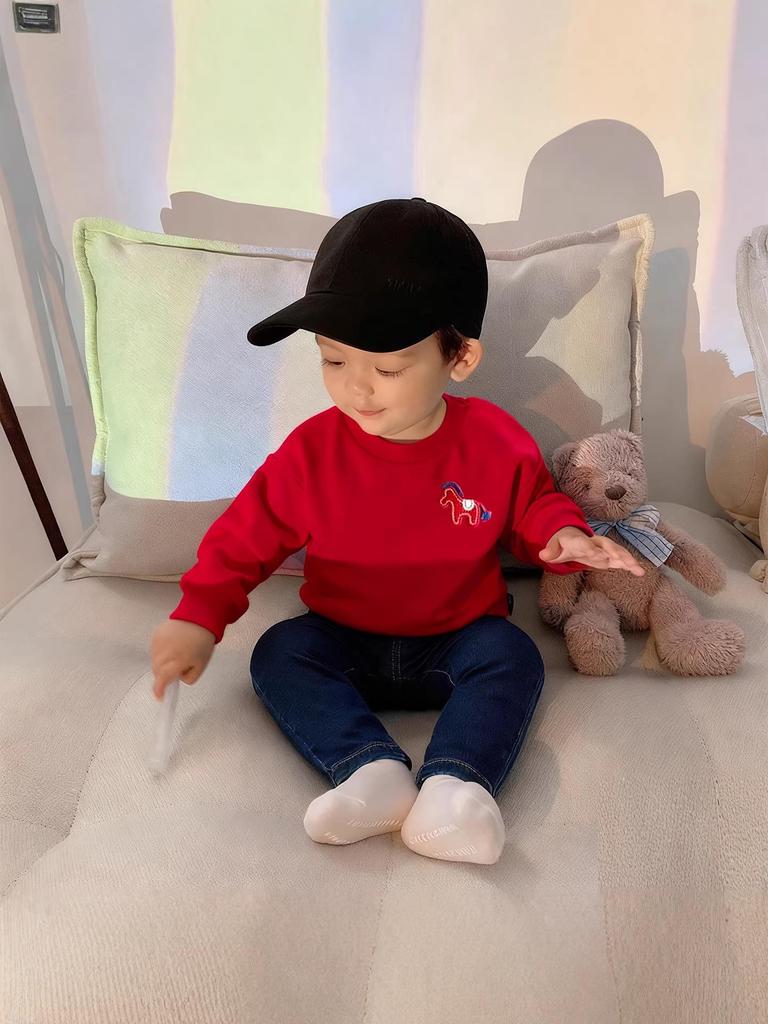 Red Embroidered Horse Family Hoodies - Festive Parent-Child Outfit for Three, Plus Velvet, Perfect for New Year.