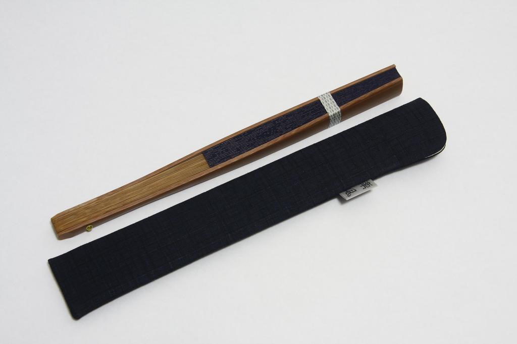 Large Arrow Kyoto Fan with Comes in a Wooden Made in Japan [Hasegawa] Fan, Size, Kasuri, Craftsman, Handmade, Bag, Box,