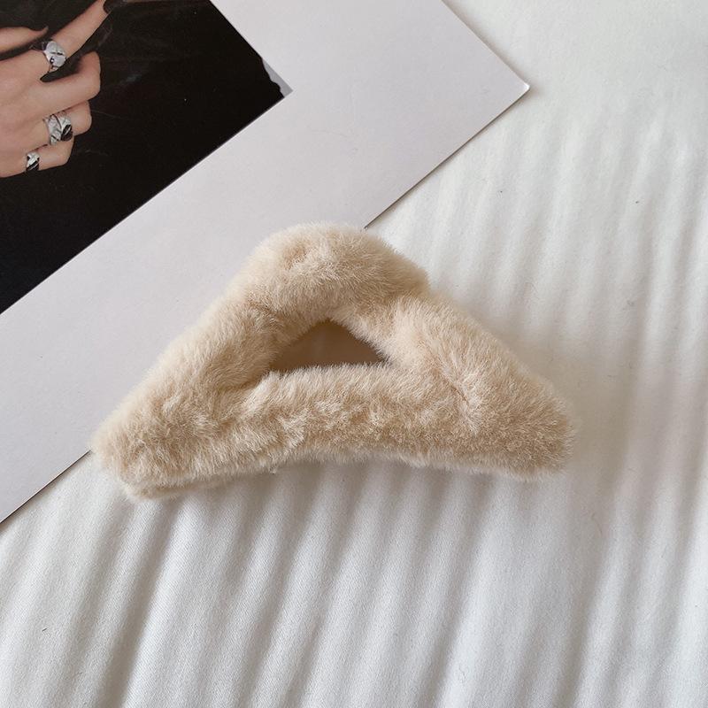 13cm New Sweet Geometric Triangle Hair Claws Vinage Plush Hair Clip Hairpins New Hair Accessories For Women Korean Hairgrip Hair Clasp