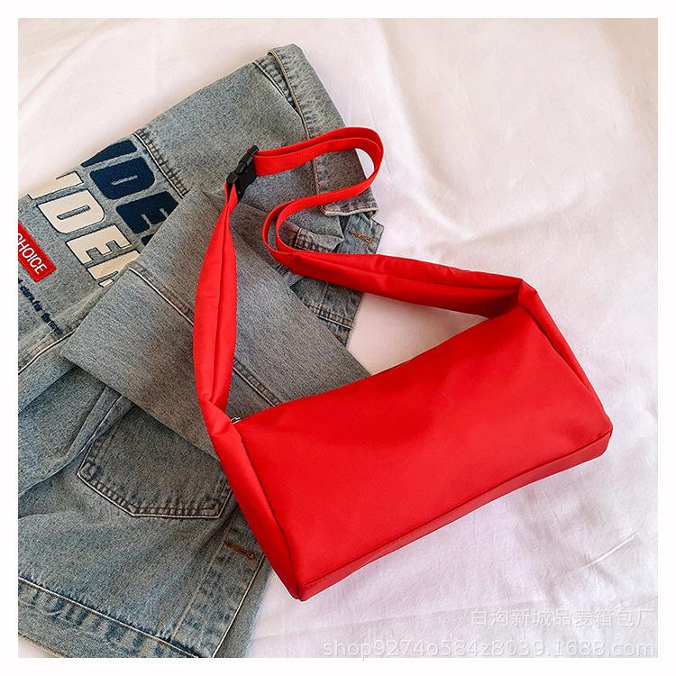 Nylon small bag women's 2025 new casual lightweight messenger bag fashion sports shoulder bag simple commuter bag