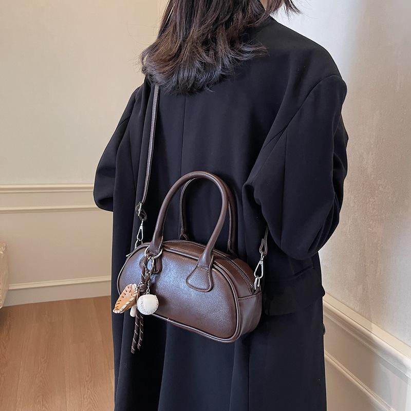 Retro high-end small square bag 2025 trendy autumn and winter handbag styling simple shoulder messenger bag