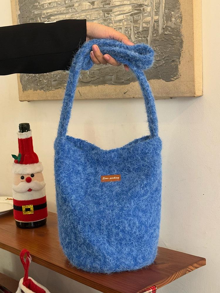 

Японский ins ветер плюшевая милая сумка-ведро осень и зима новая повседневная большая вместимость нишевая на плечо сумка-мессенджер синий